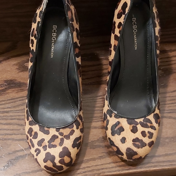 SOLD..Leopard print wedge heel shoes - Picture 3 of 9